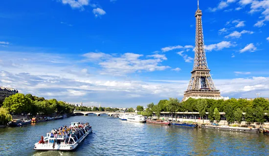 Guided sightseeing cruise on the Seine